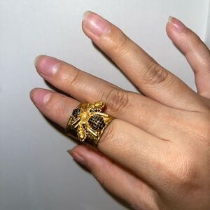 Adjustable Bee ring ZeyZey